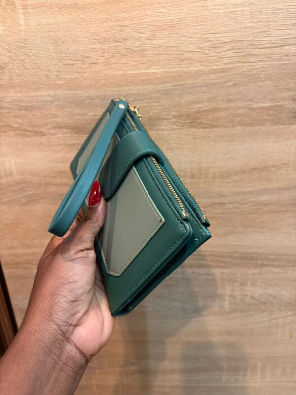 naila purse green