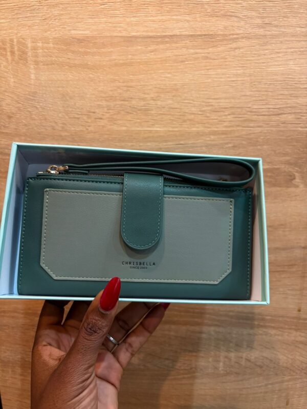 naila purse green