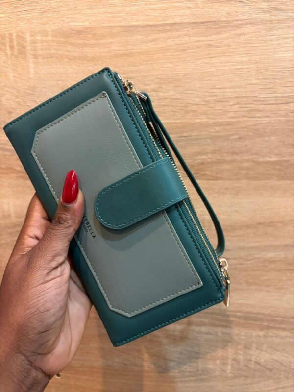 naila purse green