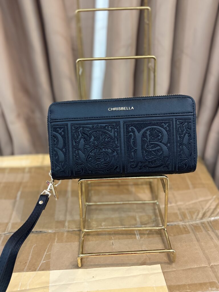 paucia black purse
